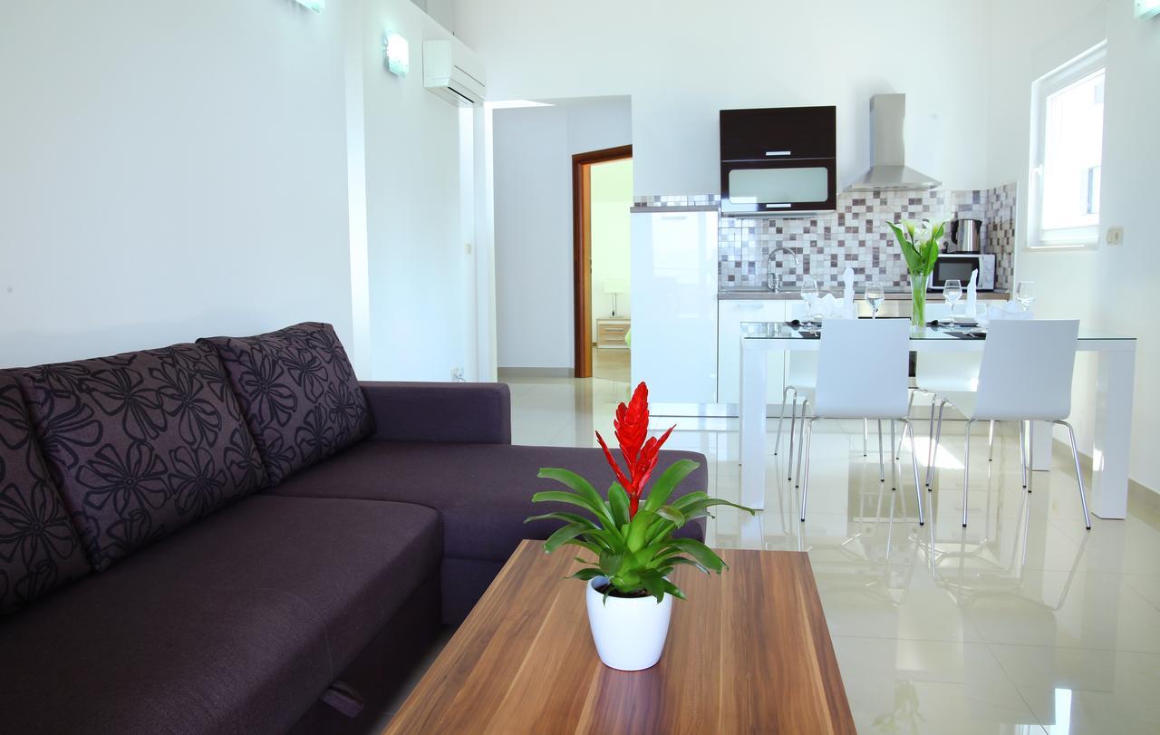 Apartments Nemira Exclusive オミシュ エクステリア 写真